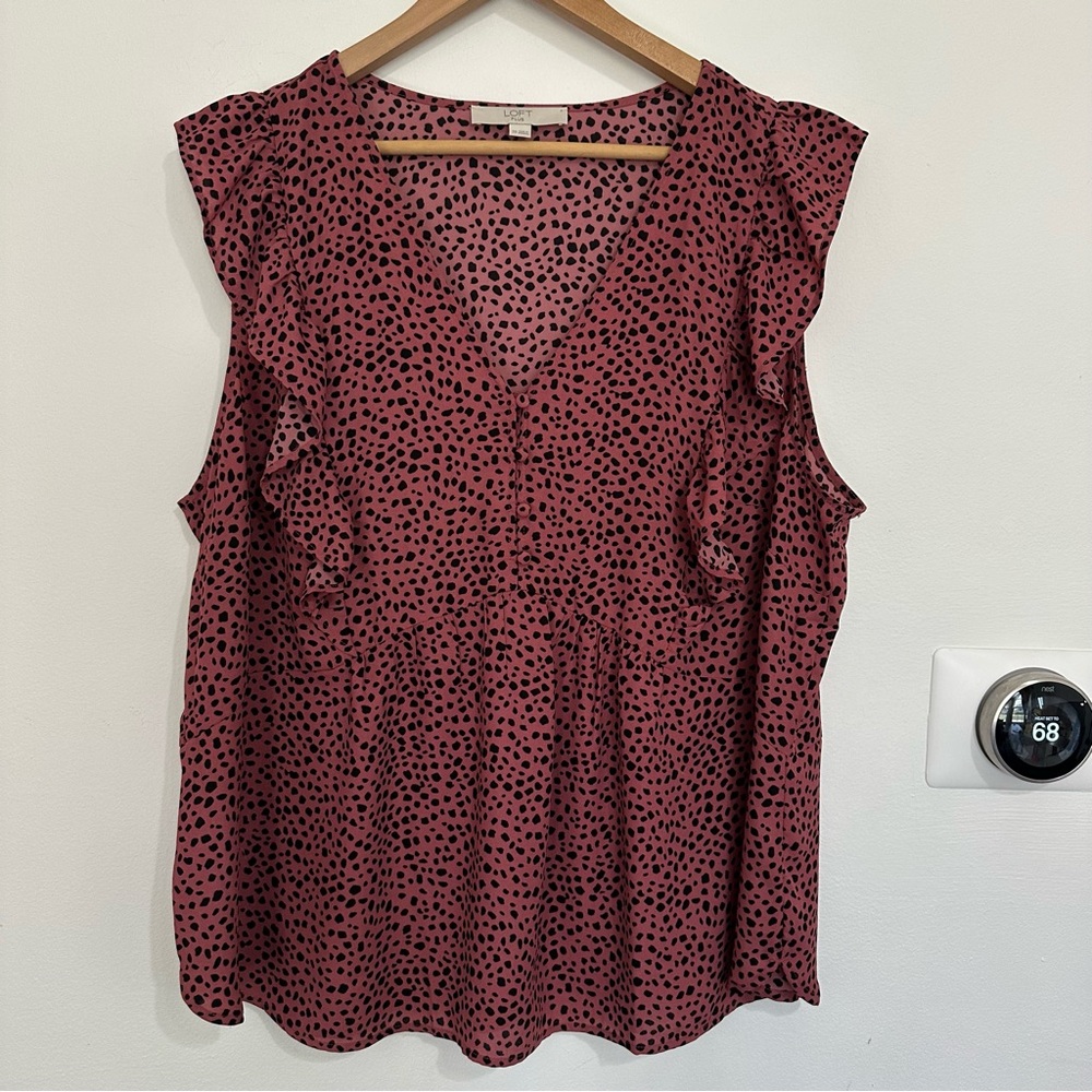 LOFT Dusty‎ Pink Animal Print Sleeveless Blouse V Neck size 20 - Picture 2 of 6